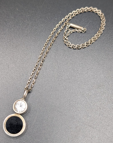 Collana con ciondolo - , stile